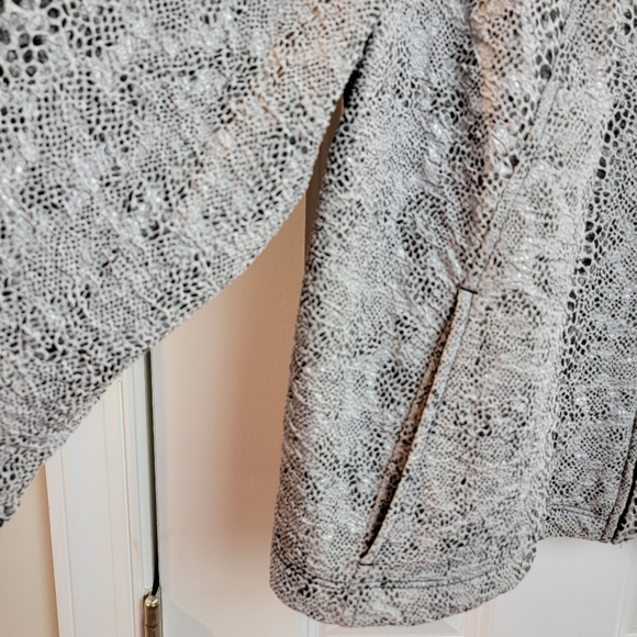 Chico’s 3 Black White Faux Snakeskin Cropped‎ Jacket - Picture 2 of 8